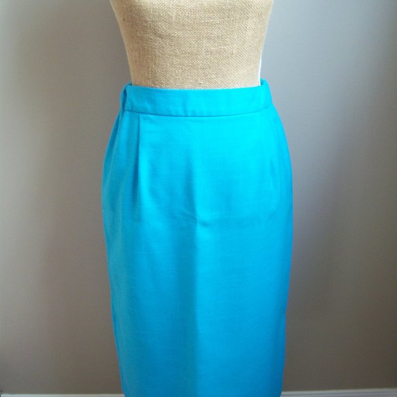 Vintage Prive Petites Vintage Blue Skirt Suit. - Picture 6 of 8